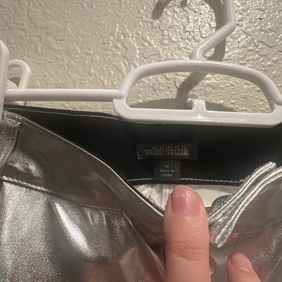 Wild Fable Women's 17 High Rise Flare Casual‎ Metallic Faux Leather Pants - Picture 5 of 7